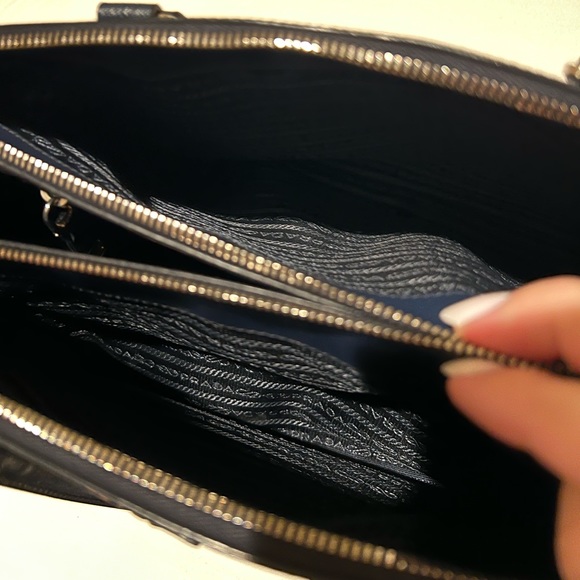 Prada Galleria Saffiano Leather Handbag - Authenticated - Picture 7 of 12